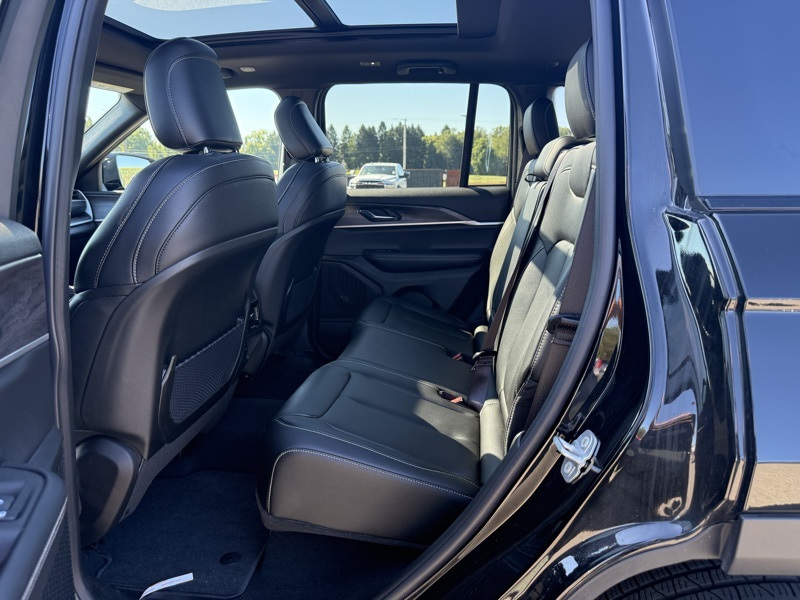2025 Jeep Grand Cherokee Limited Sport photo 10