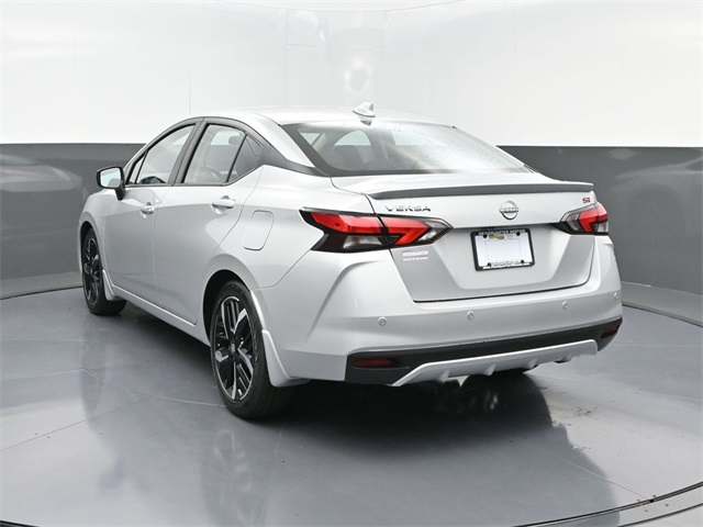 2025 Nissan Versa 1.6 SR photo 4