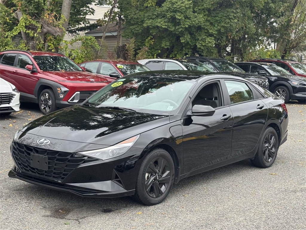 2023 Hyundai Elantra SEL photo 2