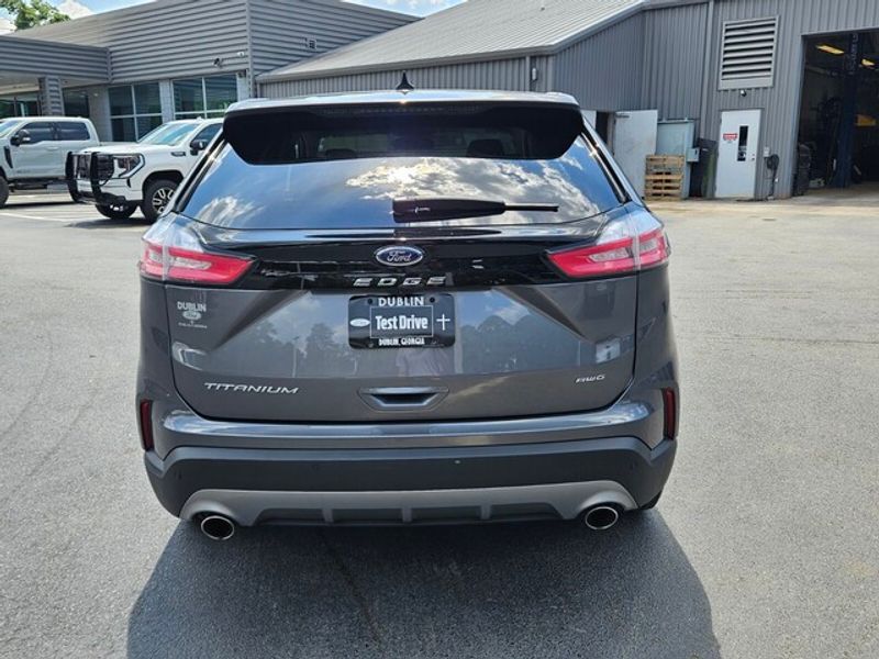 2024 Ford Edge Titanium photo 10