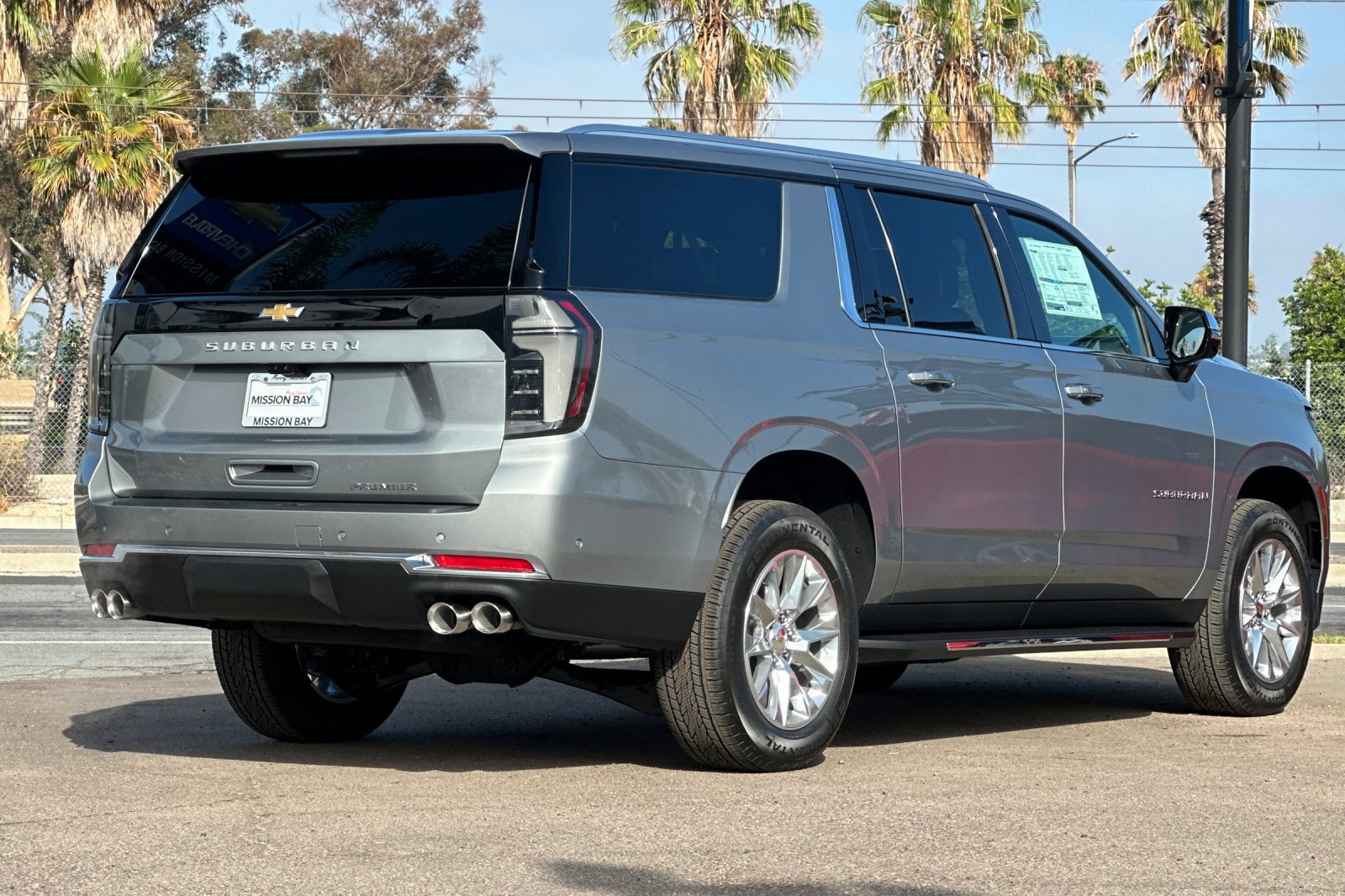 2025 Chevrolet Suburban Premier photo 4