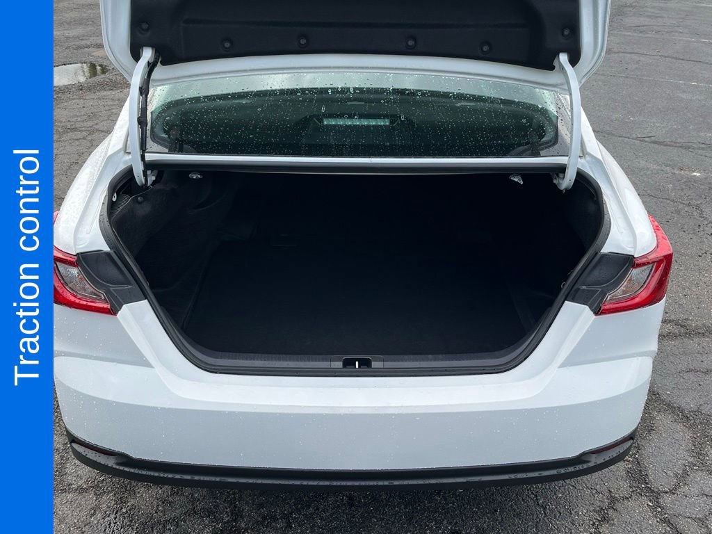 2025 Toyota Camry LE photo 3