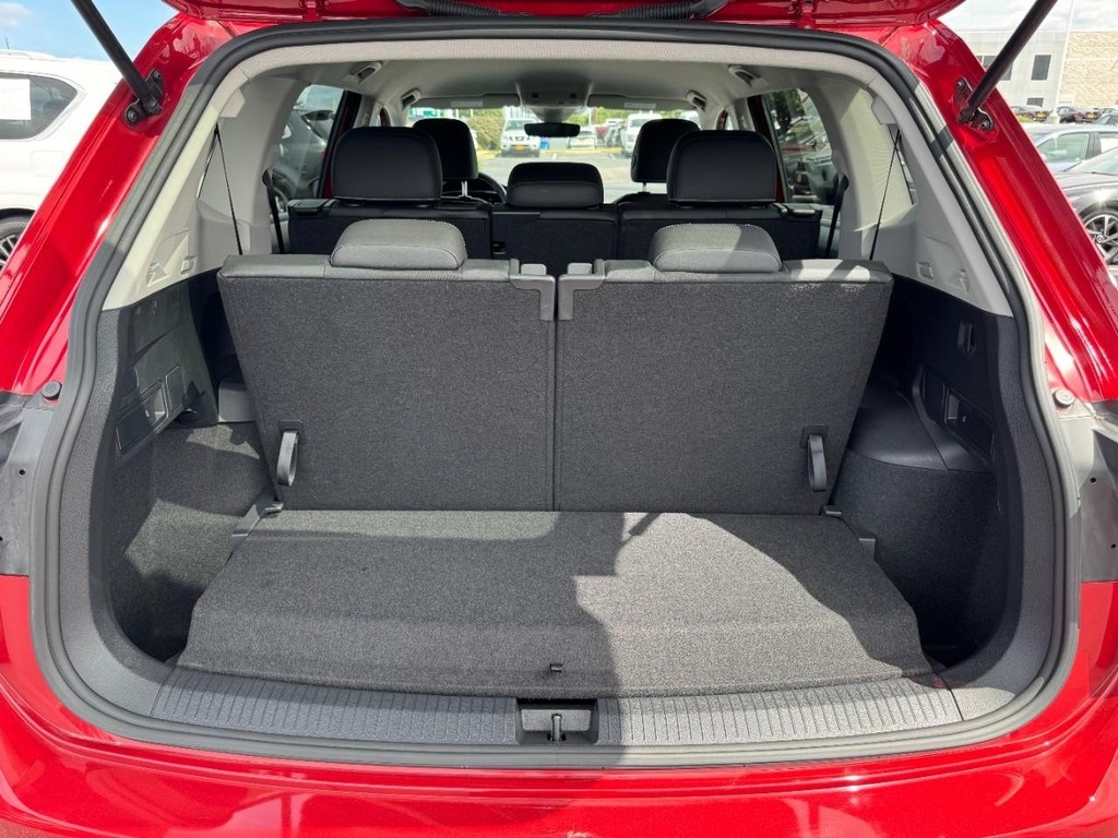2023 Volkswagen Tiguan SE photo 4