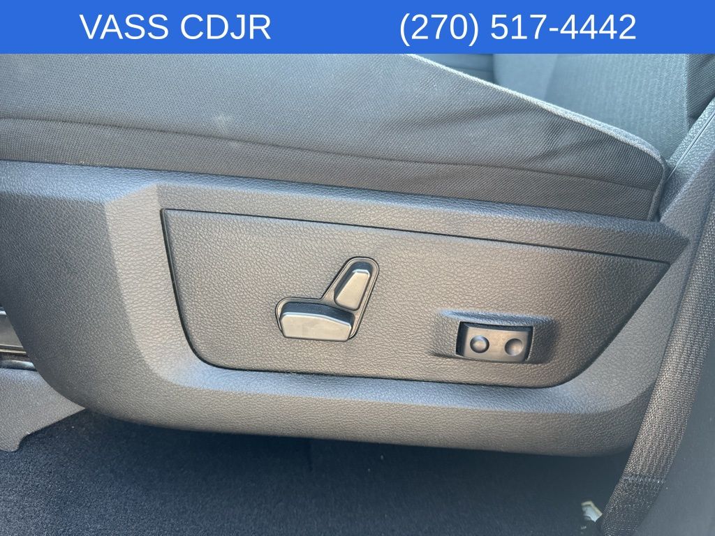 2023 Ram 1500 SLT photo 28