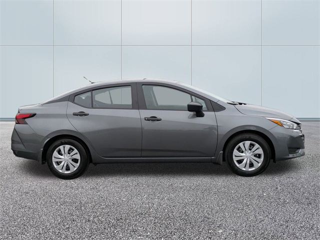 2025 Nissan Versa S photo 4