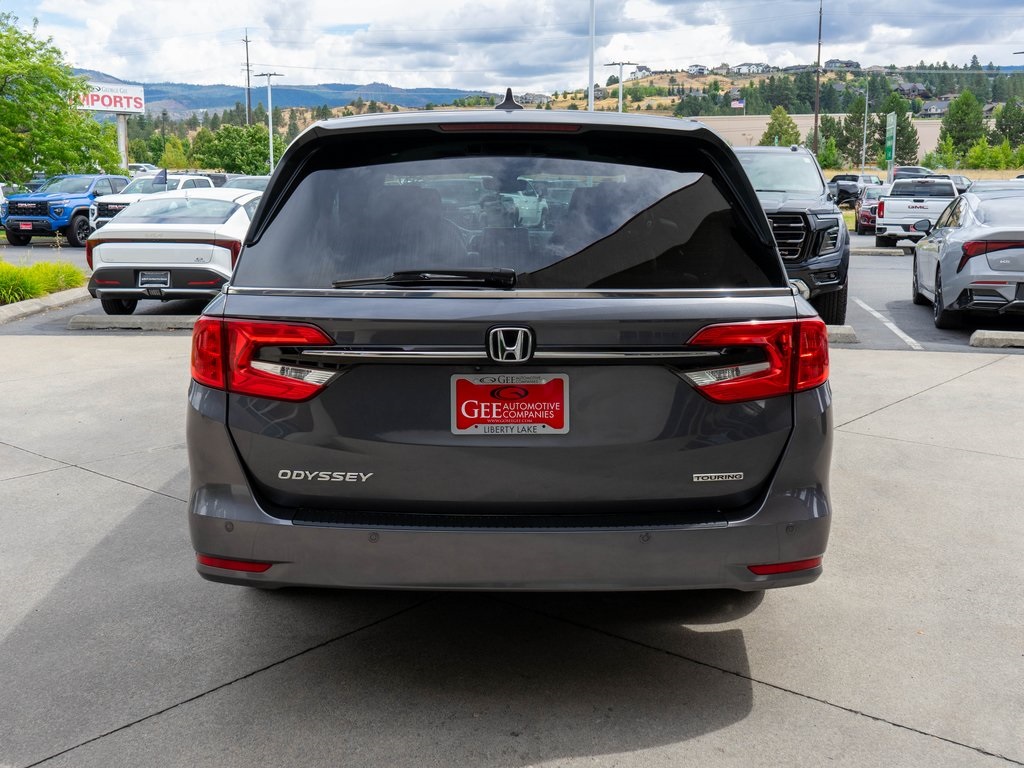 2023 Honda Odyssey Touring photo 5