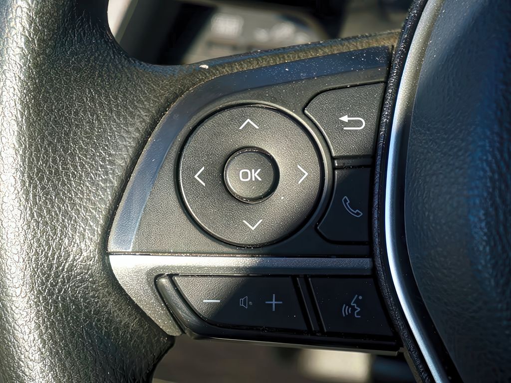 2022 Toyota Camry LE photo 11