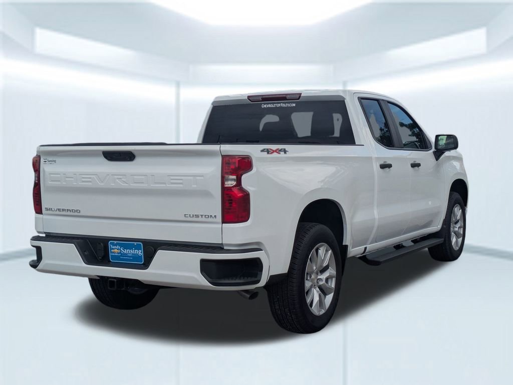 2026 Chevrolet Silverado 1500 Custom photo 3