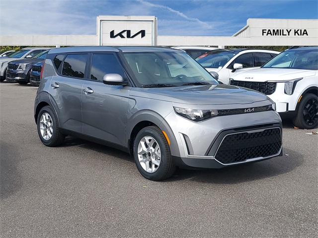 2025 Kia Soul LX's photo