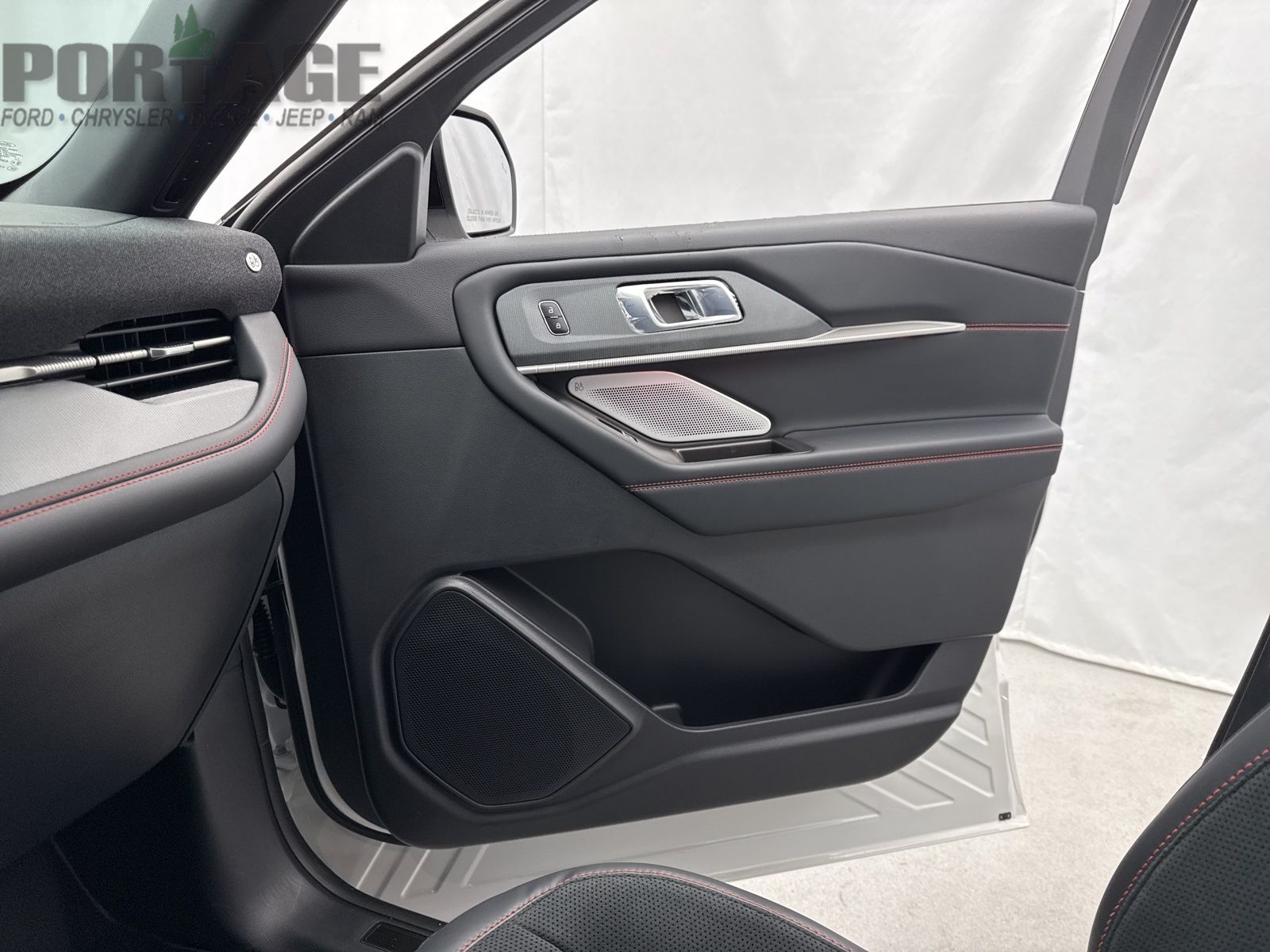 2025 Ford Explorer ST photo 22