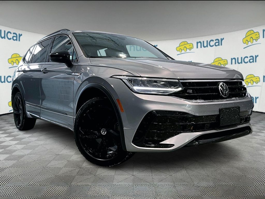 2023 Volkswagen Tiguan SE R-LINE BLACK's photo