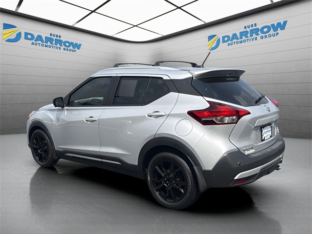 2020 Nissan Kicks SR photo 2