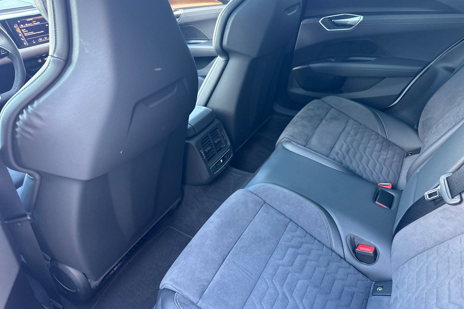 2022 Audi e-tron GT Premium Plus photo 11