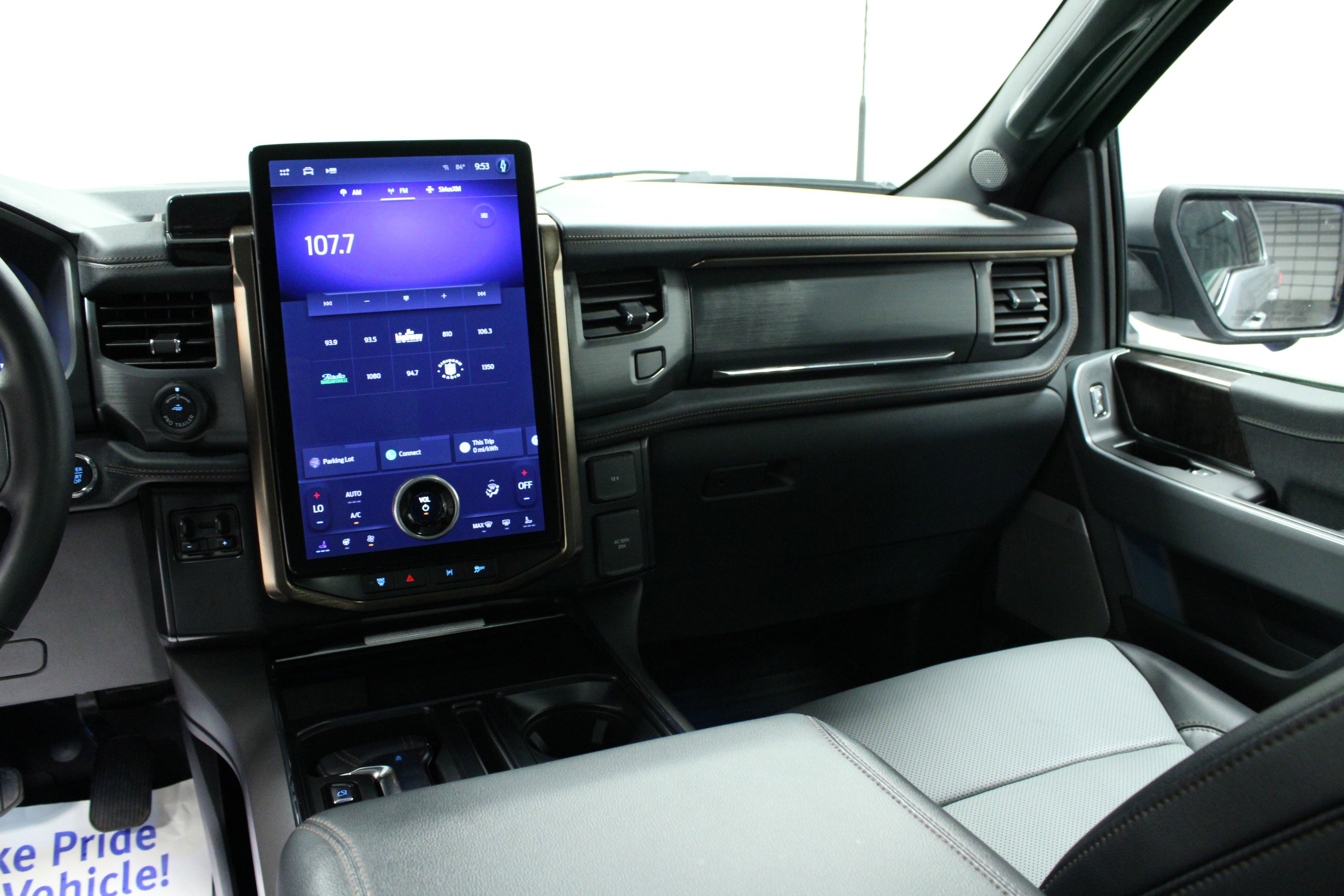 2023 Ford F-150 Lightning Lariat photo 16