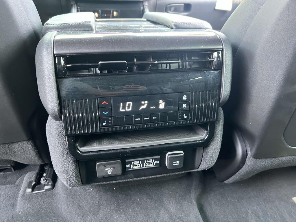 2024 Jeep Wagoneer Series I photo 13