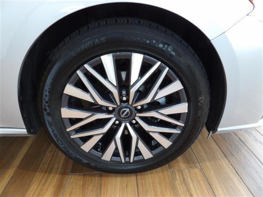 2023 Nissan Altima 2.5 SV photo 4