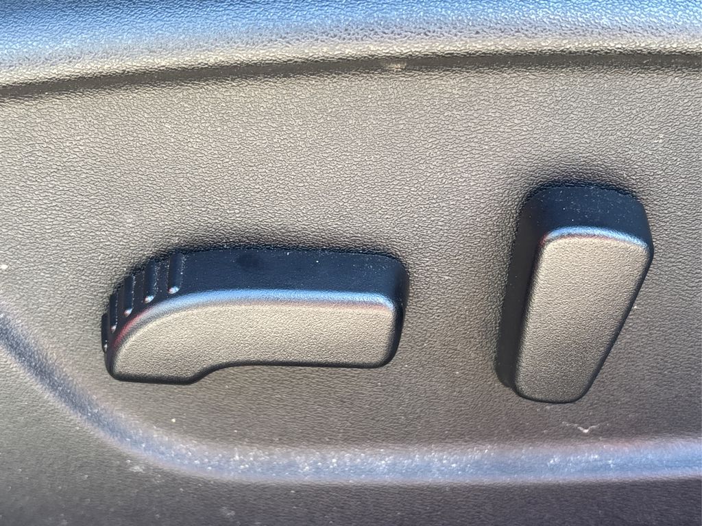 2019 Nissan Rogue SV photo 31