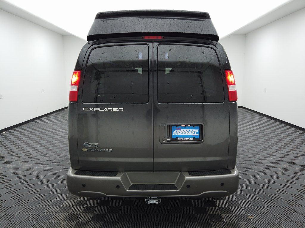 2023 Chevrolet Express photo 4