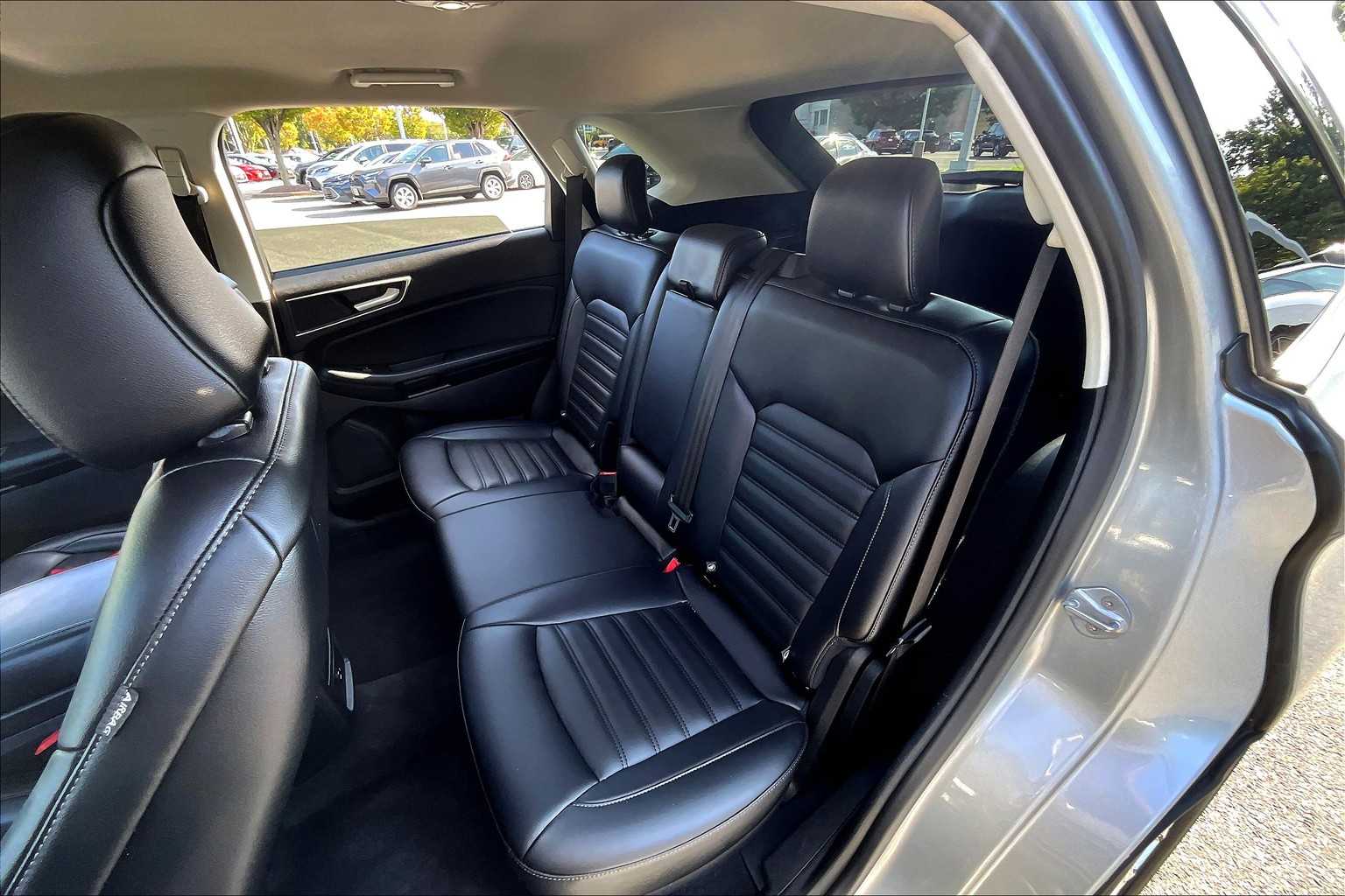 2021 Ford Edge SEL photo 18