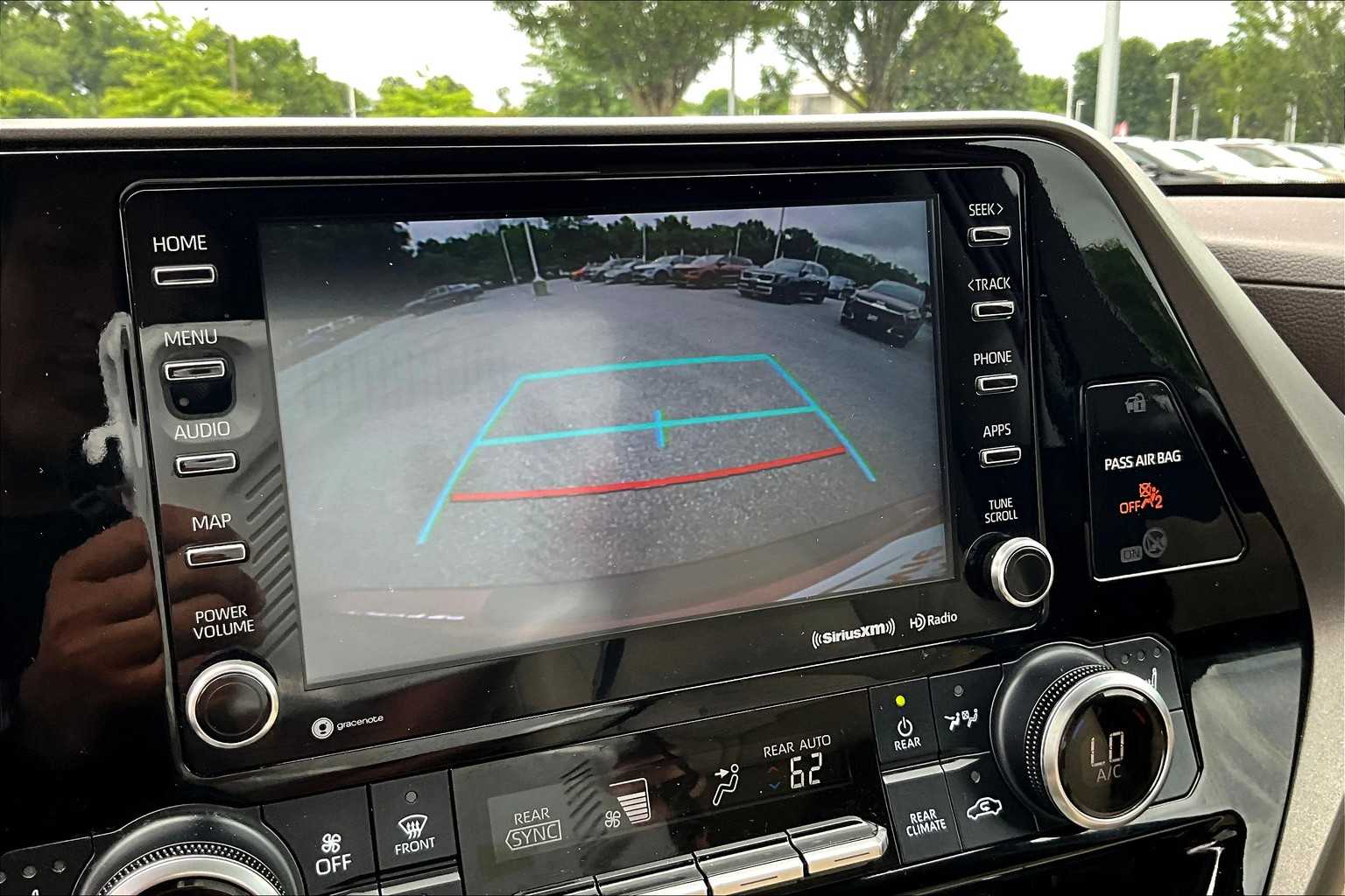 2022 Toyota Highlander XLE photo 25