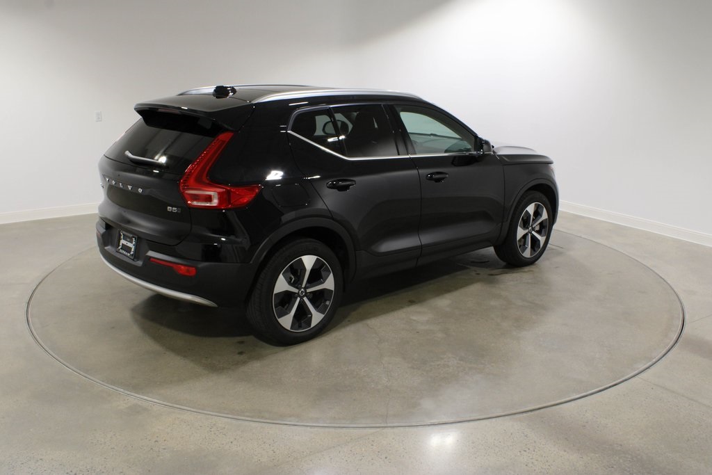 2025 Volvo XC40 Plus photo 4