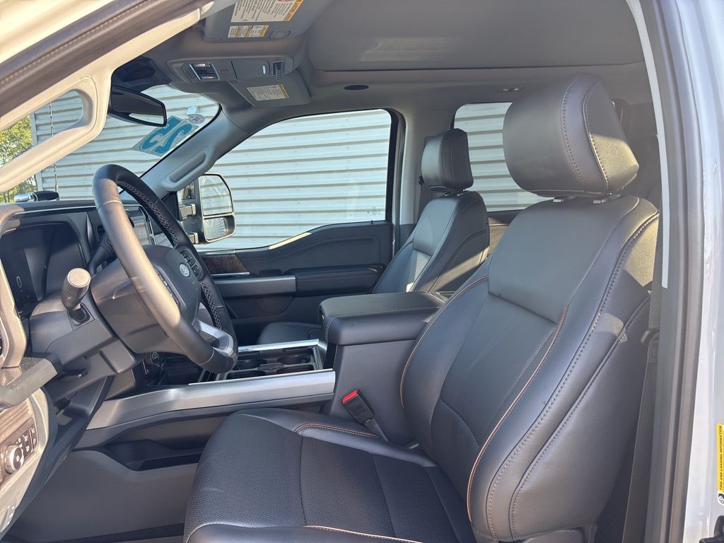 2025 Ford F-350 Lariat photo 28