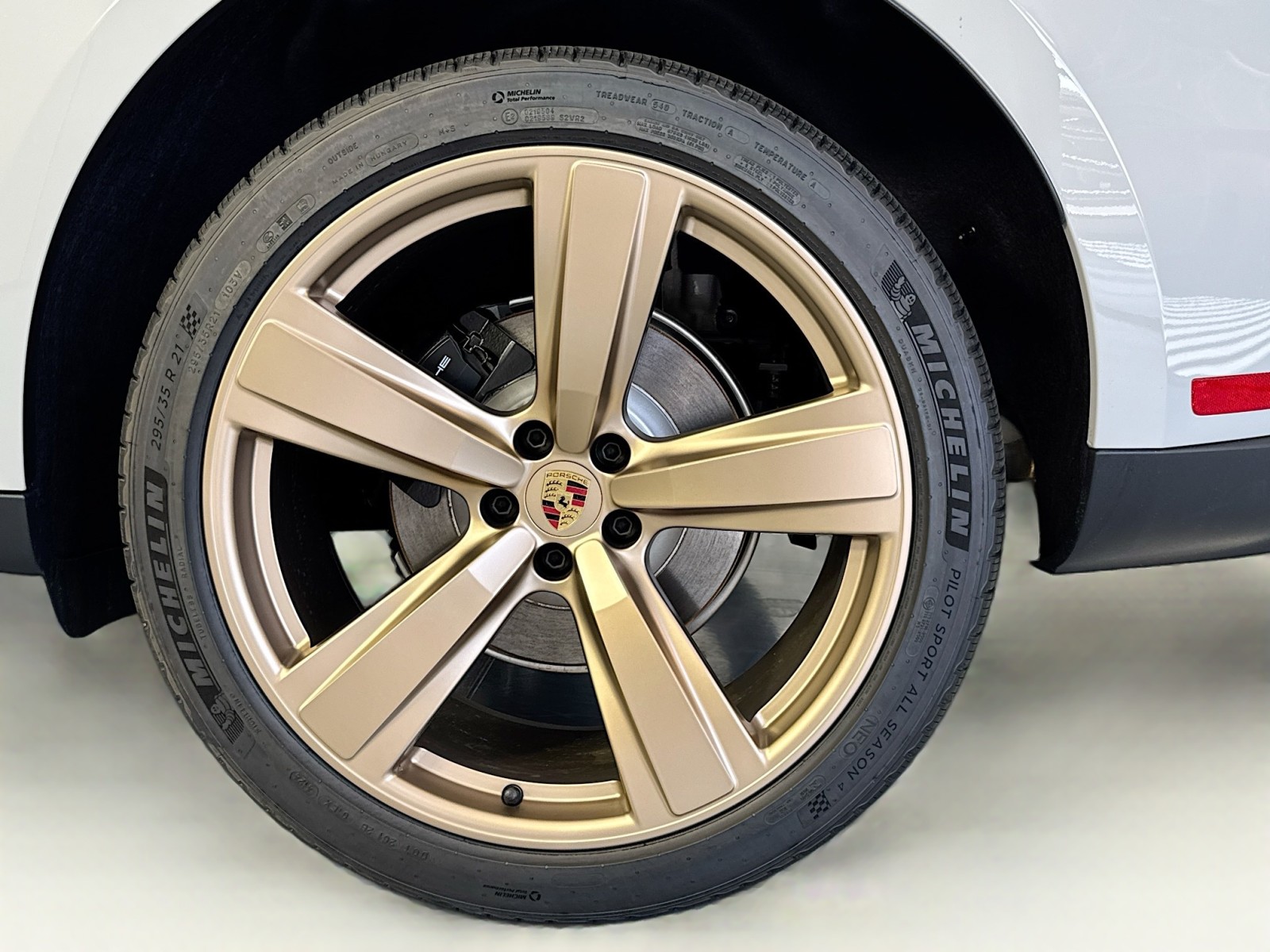 2025 Porsche Macan T photo 22