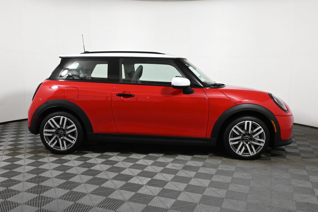 2025 Mini Cooper Hardtop 2 Door Signature photo 8