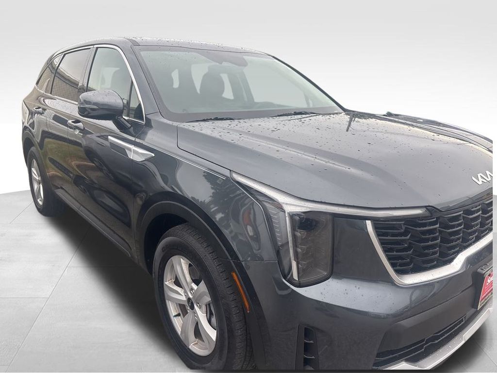 2025 Kia Sorento LX photo 10