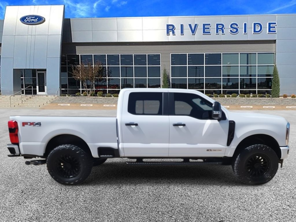 2025 Ford F-250 photo 3