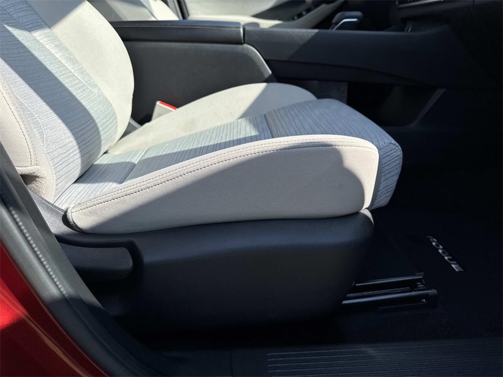 2023 Nissan Rogue SV photo 7