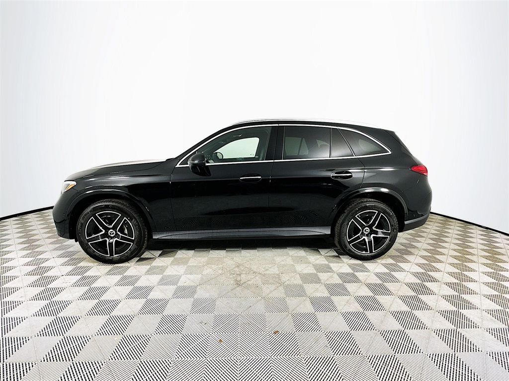 2025 Mercedes Benz GLC 300 4MATIC photo 4