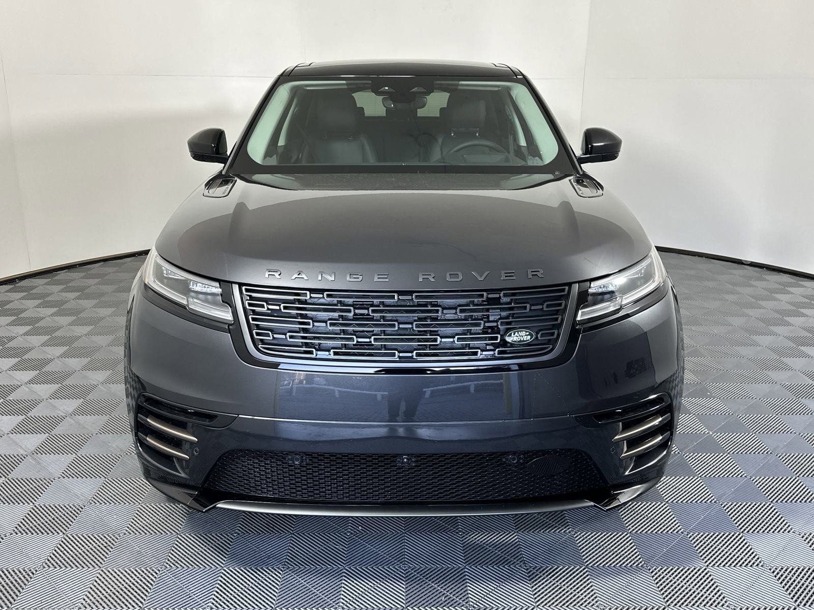 2025 Land Rover Range Rover Velar SE photo 4