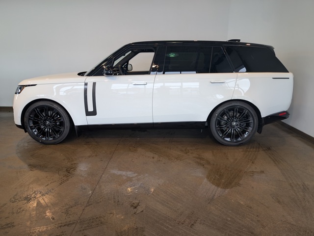 2025 Land Rover Range Rover SE photo 3