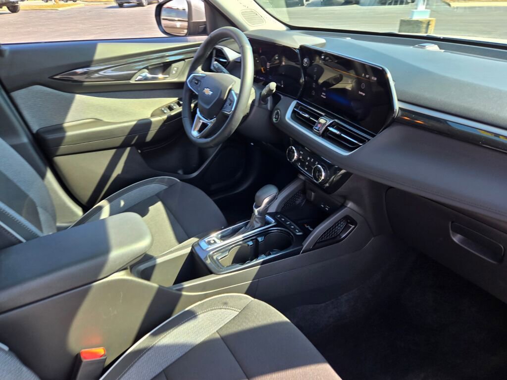 2025 Chevrolet Trailblazer LT photo 4