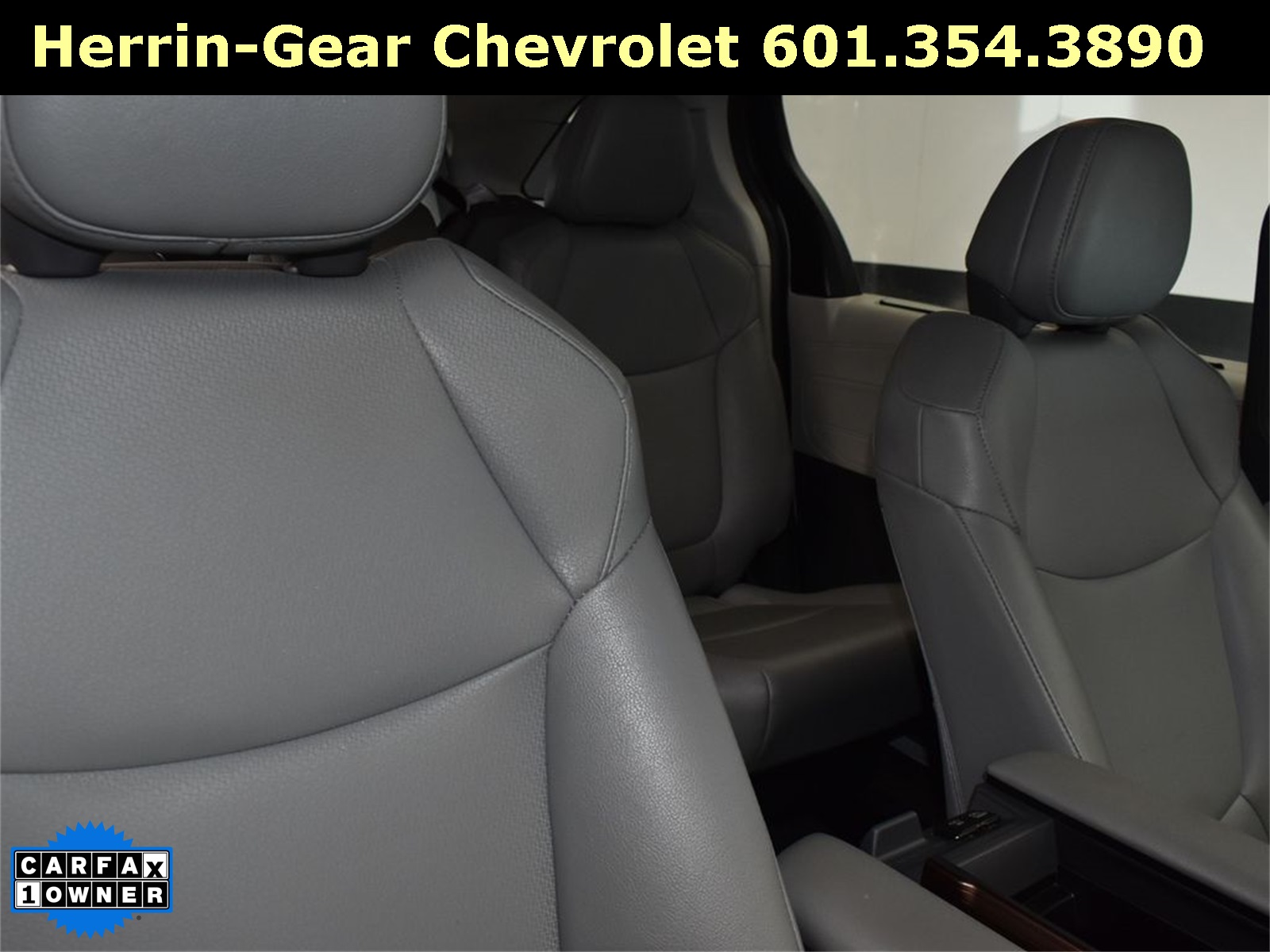2023 Toyota Sienna XLE photo 24