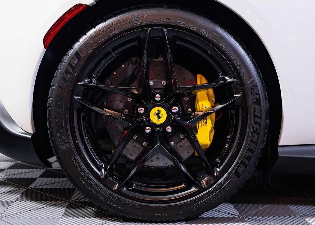 2024 Ferrari Roma Spider Base photo 11