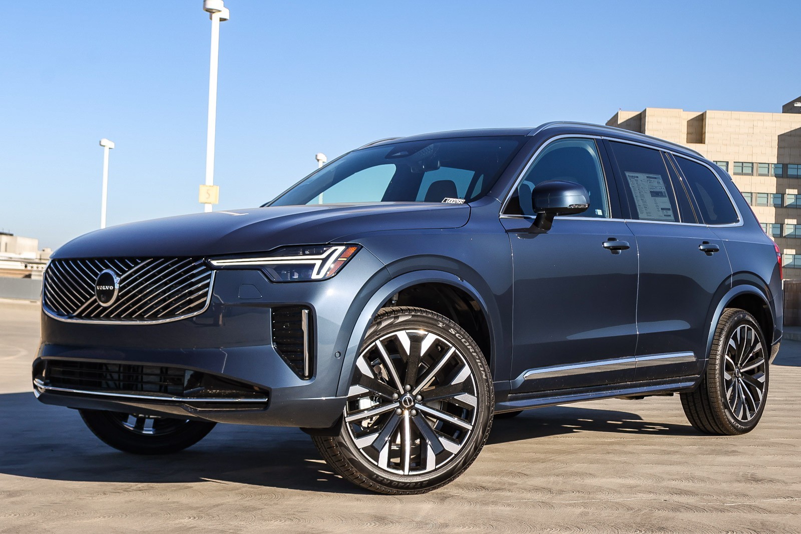 2026 Volvo XC90 Plus's photo