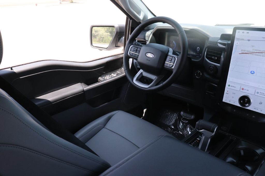 2025 Ford F-150 Lightning photo 10