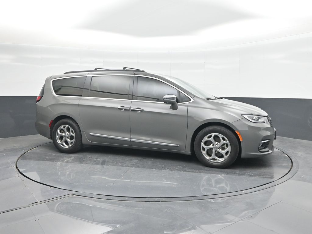 2022 Chrysler Pacifica Limited photo 11