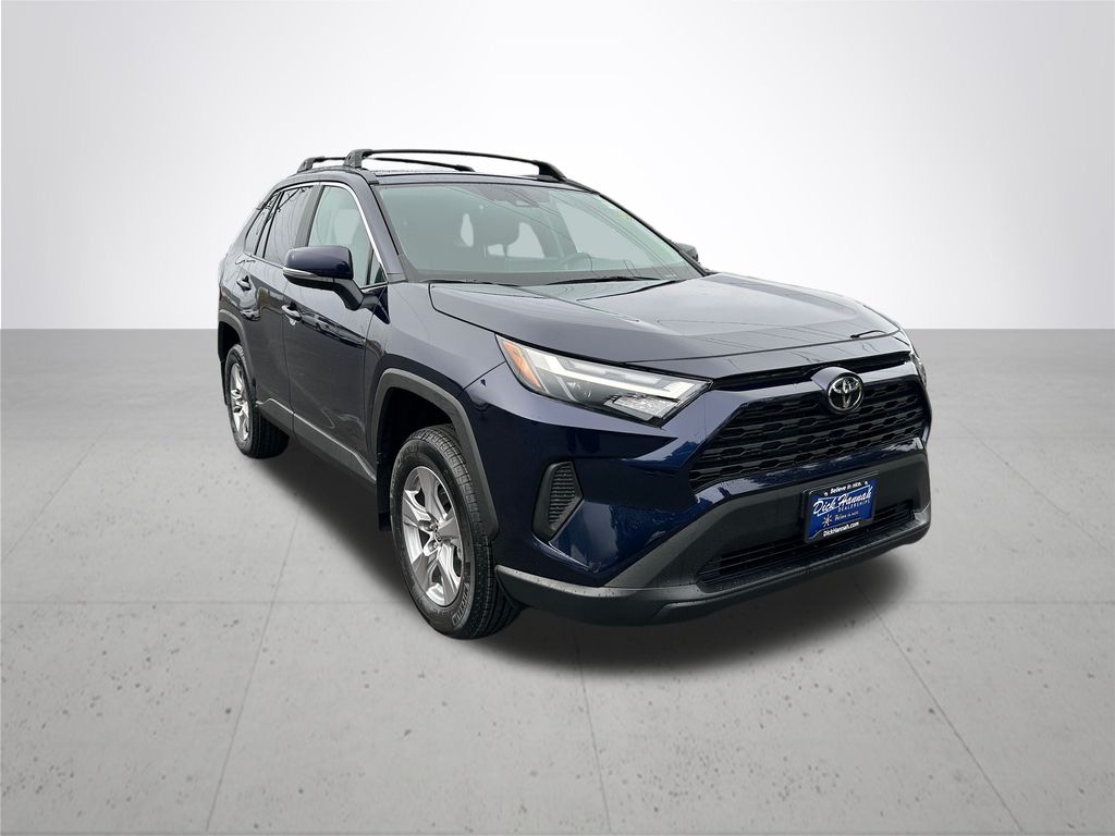 2025 Toyota RAV4 XLE photo 5