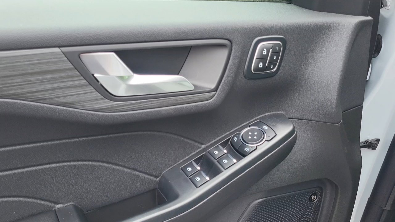 2025 Ford Escape Plug-In Hybrid photo 9