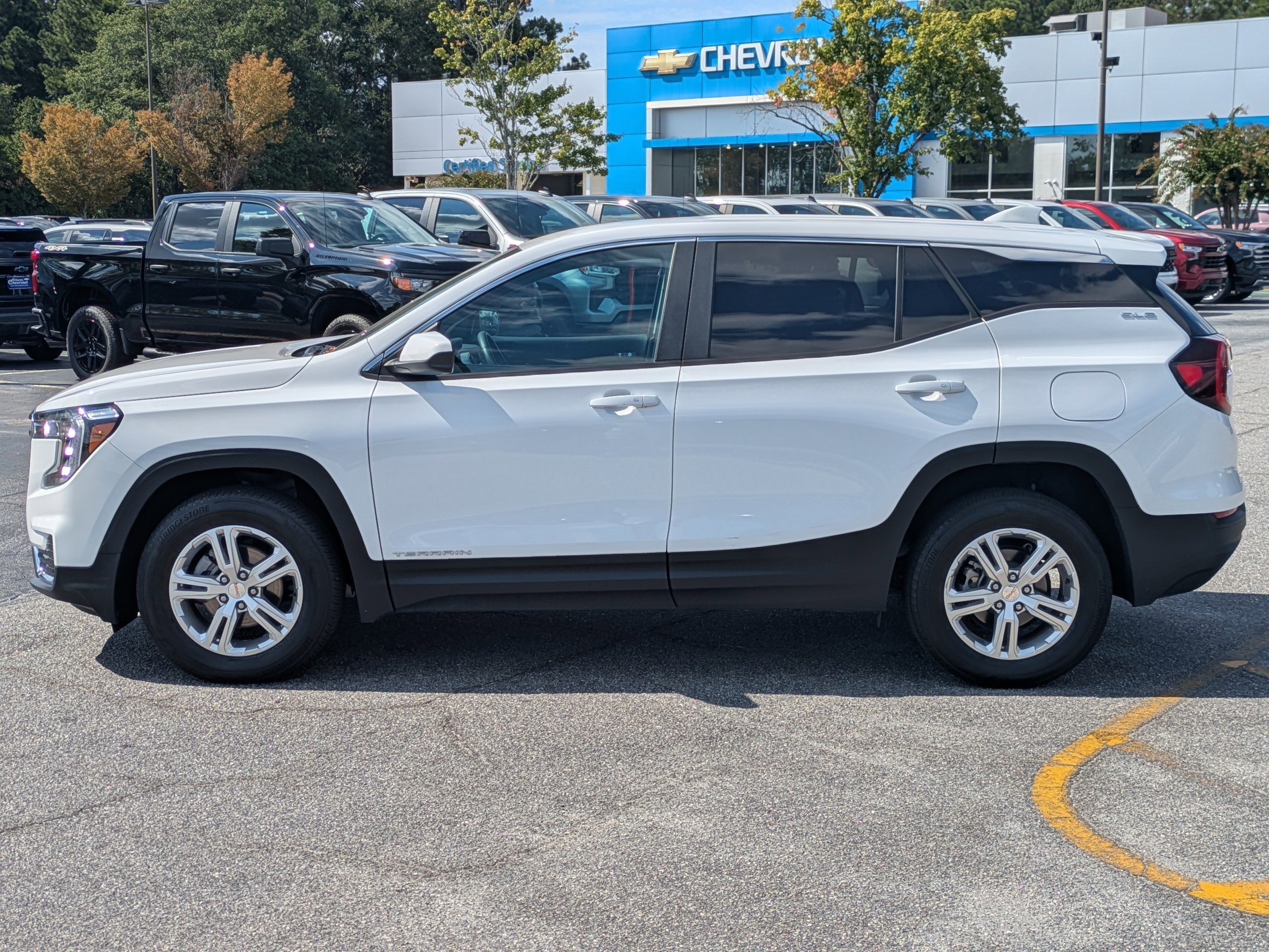 2024 Gmc Terrain SLE photo 3