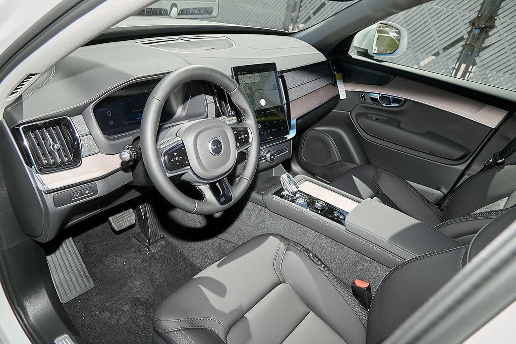 2025 VOLVO XC90 - Image 10