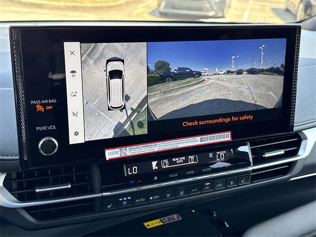 2025 Toyota Sienna Platinum photo 31