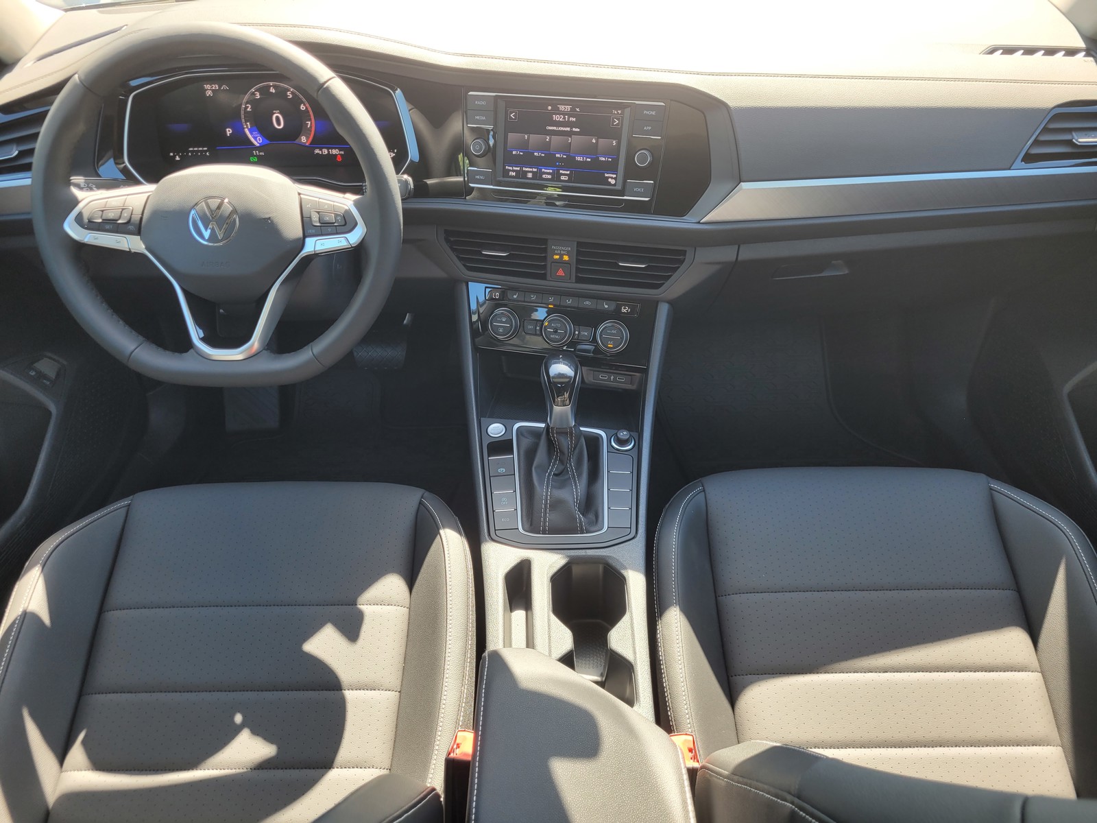 2024 Volkswagen Jetta 1.5T SE photo 3