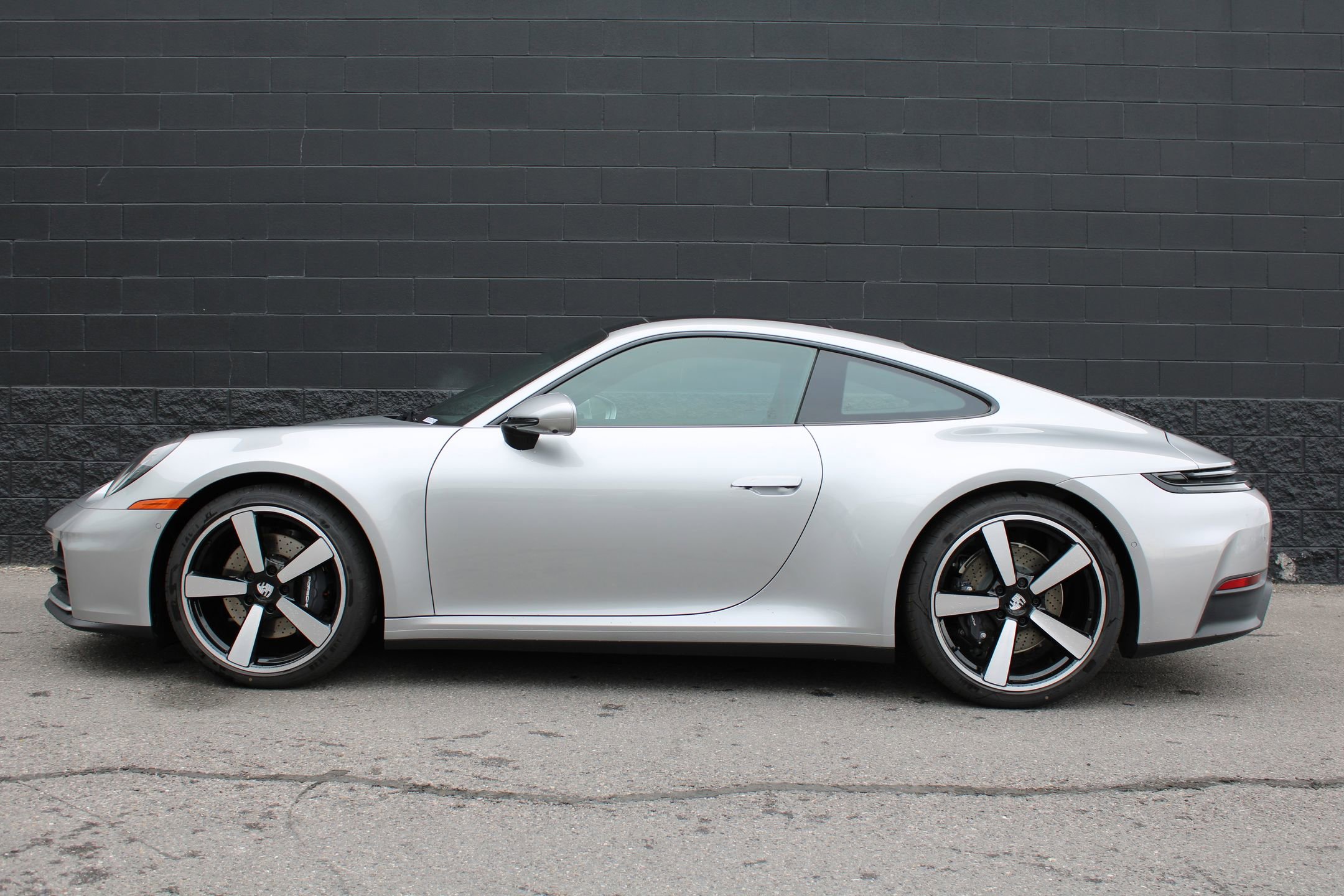 2026 Porsche 911 T photo 2