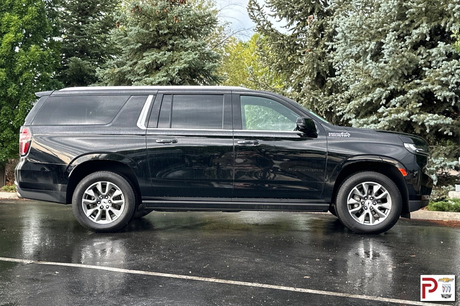 2022 Chevrolet Suburban High Country photo 3