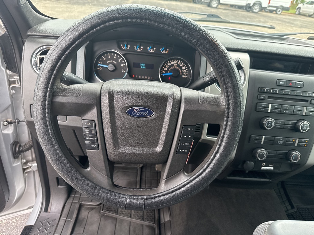 2013 Ford F-150 XLT photo 2