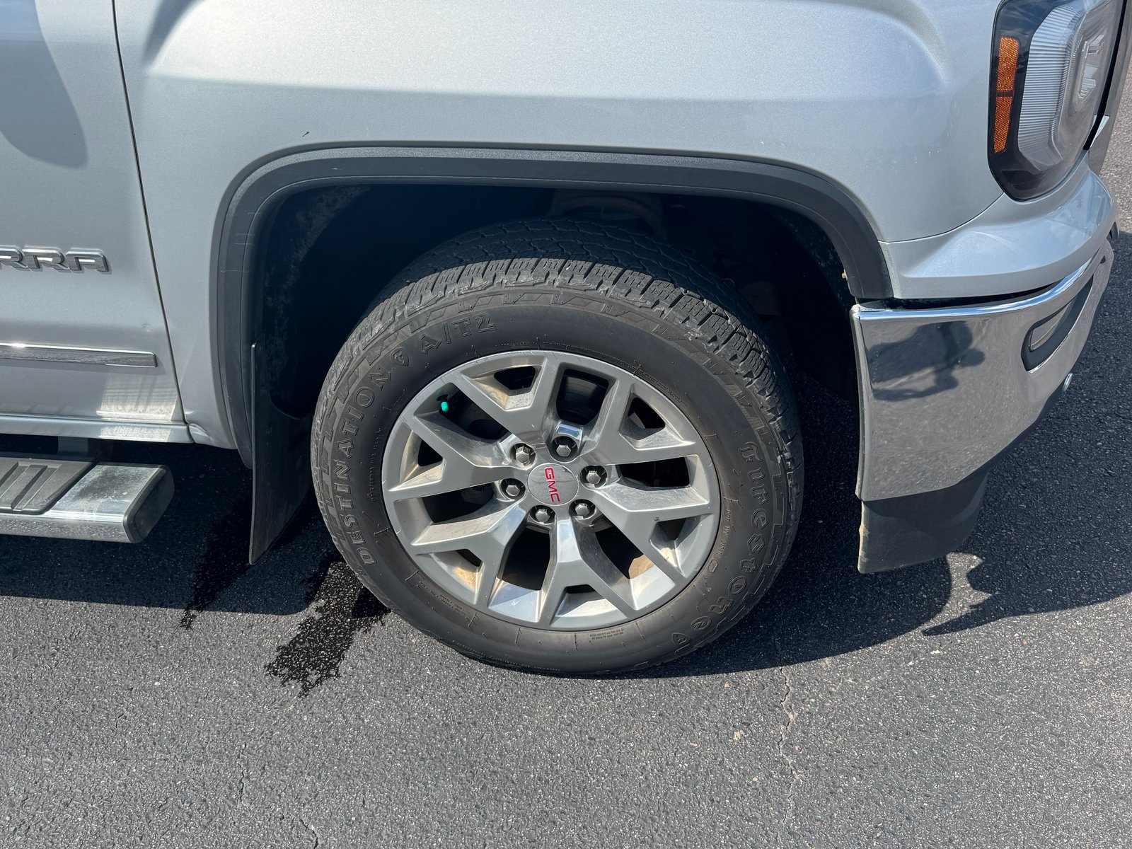 Used 2018 GMC Sierra 1500 SLT with VIN 3GTU2NEJXJG572961 for sale in Luverne, Minnesota